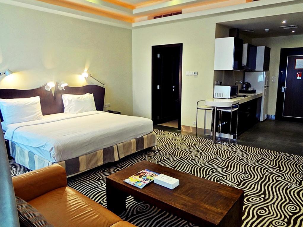 Al Raya Suites Hotel Манама Экстерьер фото